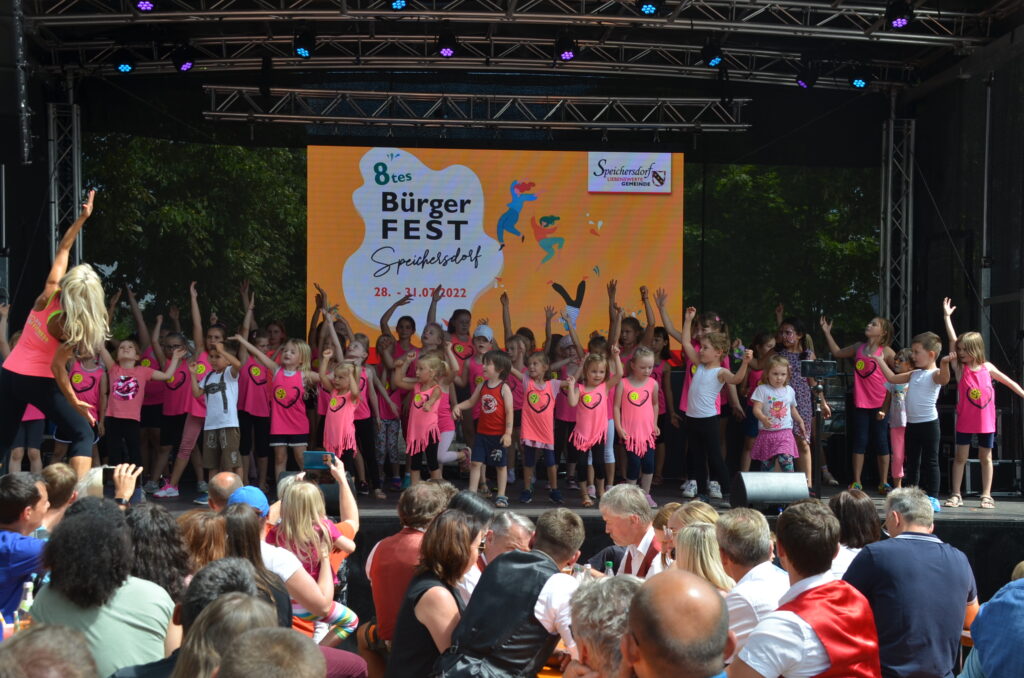 Kinerauftriitt auf der Bürgerfestbühne